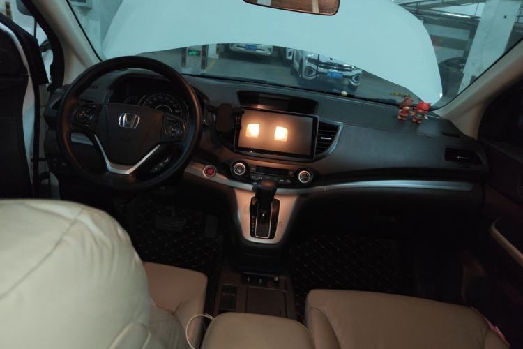 Used Honda CR-V 2013 2.4L two-wheel drive luxury version Center Console
