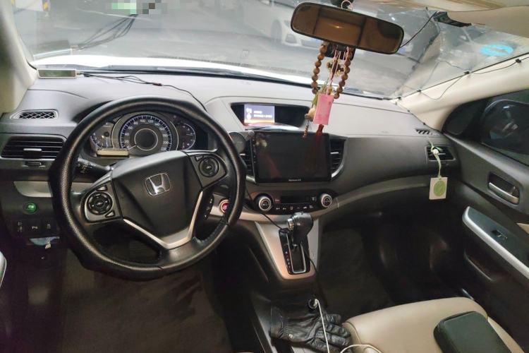 Used Honda CR-V 2013 2.4L two-wheel drive luxury version Center Console