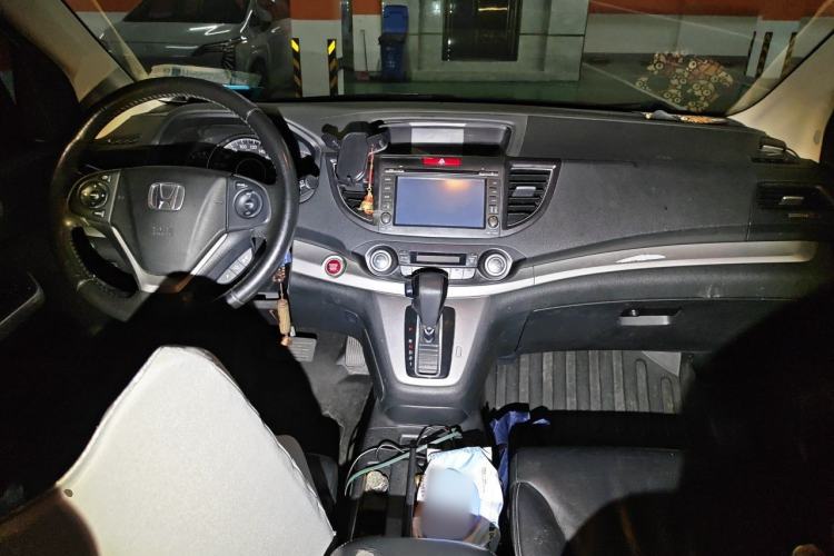 Used Honda CR-V 2013 2.4L four-wheel drive luxury version Center Console