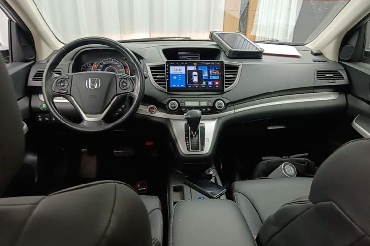 Used Honda CR-V 2013 2.4L two-wheel drive luxury version Center Console