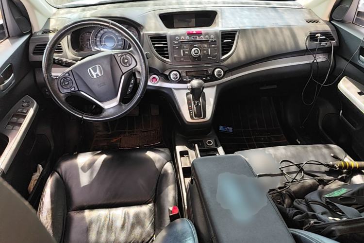 Used Honda CR-V 2013 2.4L two-wheel drive luxury version Center Console