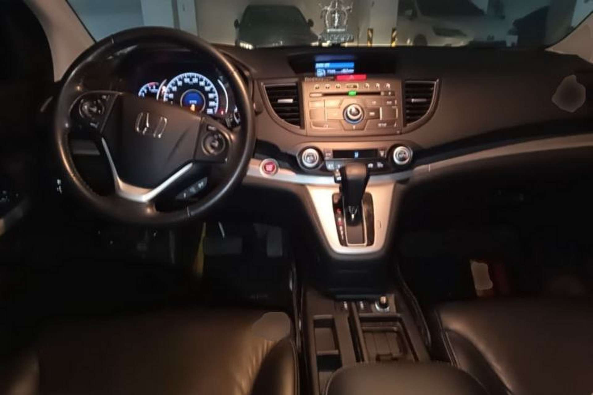 Used Honda CR-V 2013 2.4L two-wheel drive luxury version Center Console