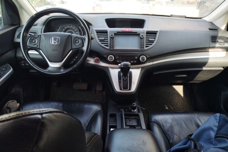 Used Honda CR-V 2013 2.4L two-wheel drive luxury version Center Console