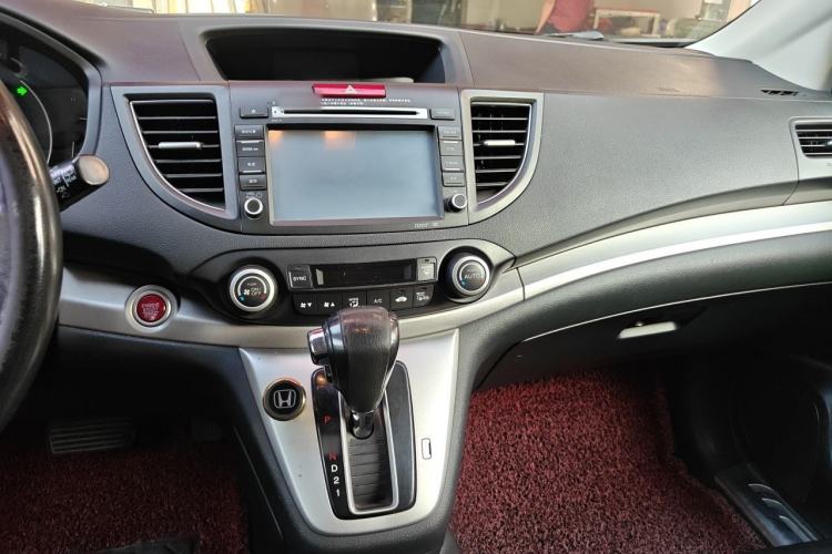 Used Honda CR-V 2013 2.4L two-wheel drive luxury version Center Console