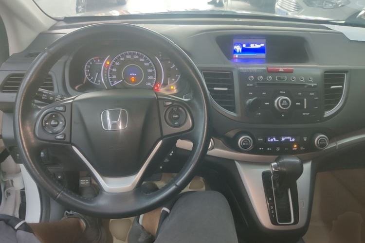 Used Honda CR-V 2013 2.4L two-wheel drive luxury version Center Console