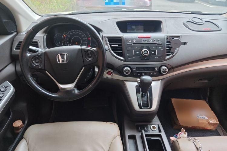 Used Honda CR-V 2013 2.4L two-wheel drive luxury version Center Console
