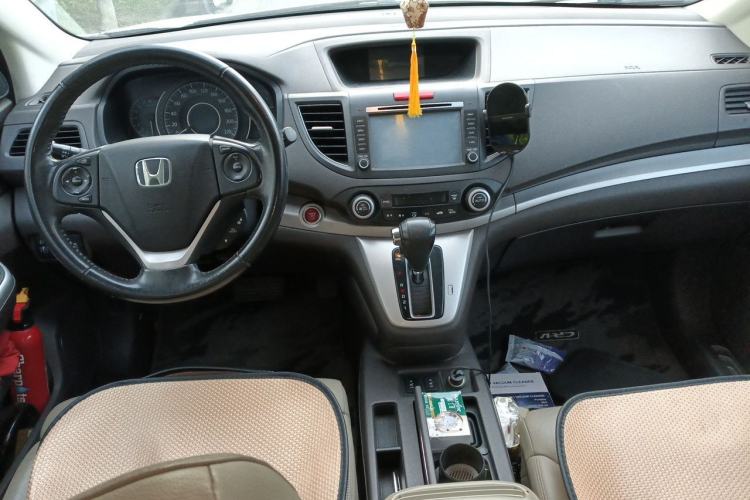 Used Honda CR-V 2013 2.4L two-wheel drive luxury version Center Console