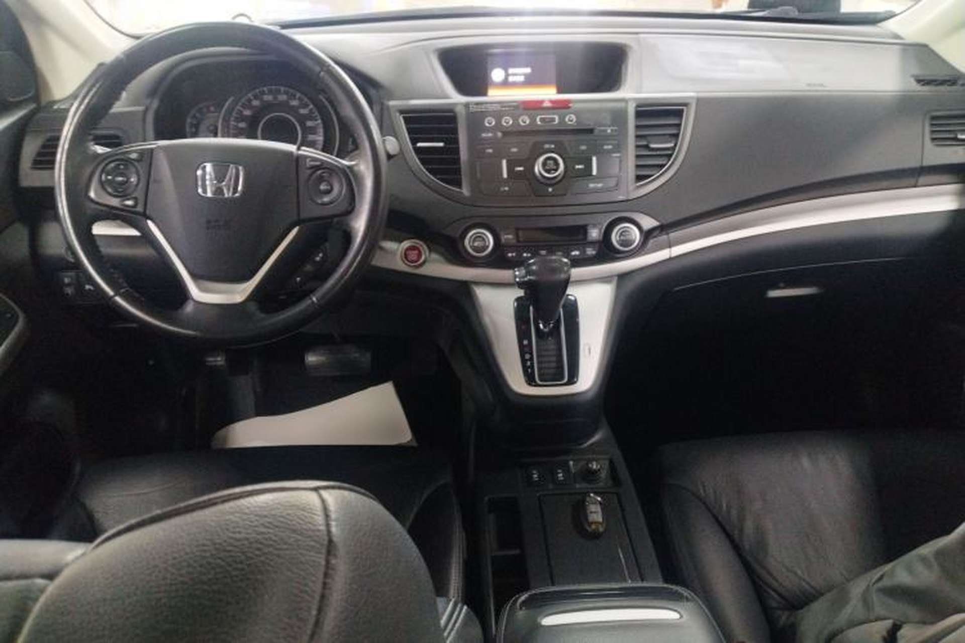 Used Honda CR-V 2013 2.4L two-wheel drive luxury version Center Console