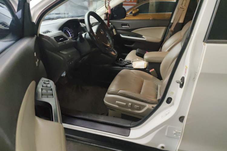 Used Honda CR-V 2013 2.4L two-wheel drive luxury version Driver Seat
