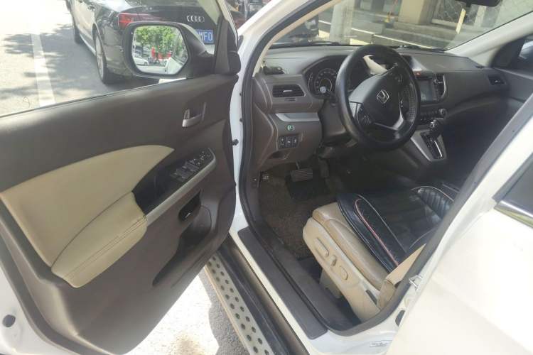 Used Honda CR-V 2013 2.4L two-wheel drive luxury version Driver Seat