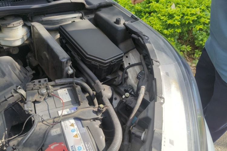 Used Honda CR-V 2013 2.4L four-wheel drive luxury version Engine Bay Left