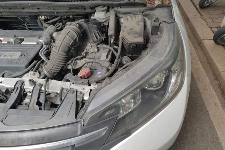 Used Honda CR-V 2013 2.4L two-wheel drive luxury version Engine Bay Left