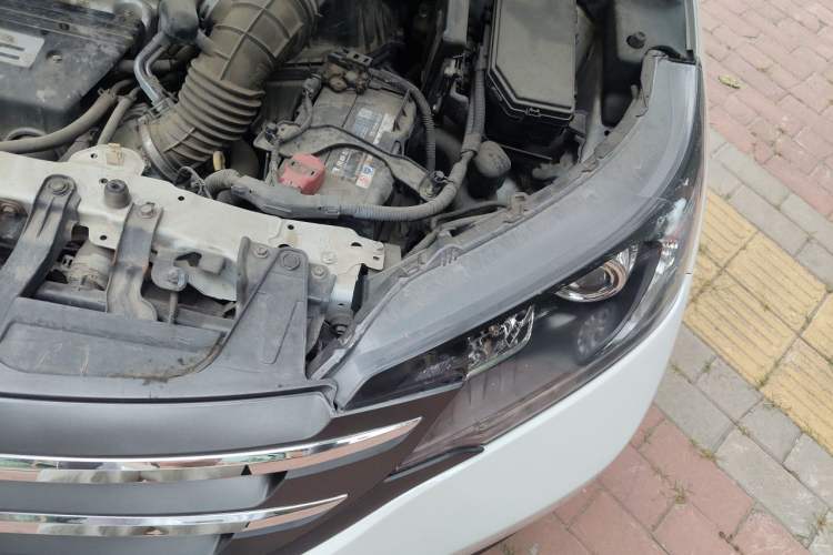 Used Honda CR-V 2013 2.4L two-wheel drive luxury version Engine Bay Left