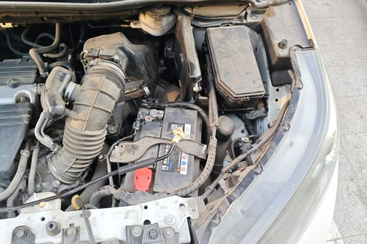 Used Honda CR-V 2013 2.4L two-wheel drive luxury version Engine Bay Left
