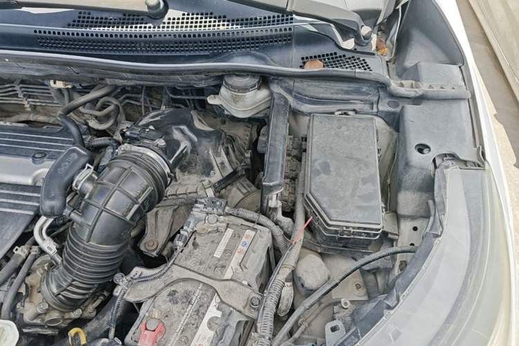 Used Honda CR-V 2013 2.4L two-wheel drive luxury version Engine Bay Left