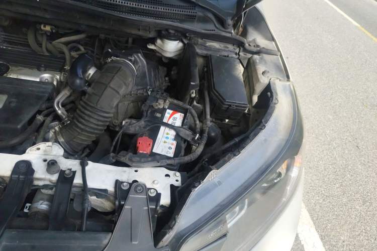 Used Honda CR-V 2013 2.4L two-wheel drive luxury version Engine Bay Left