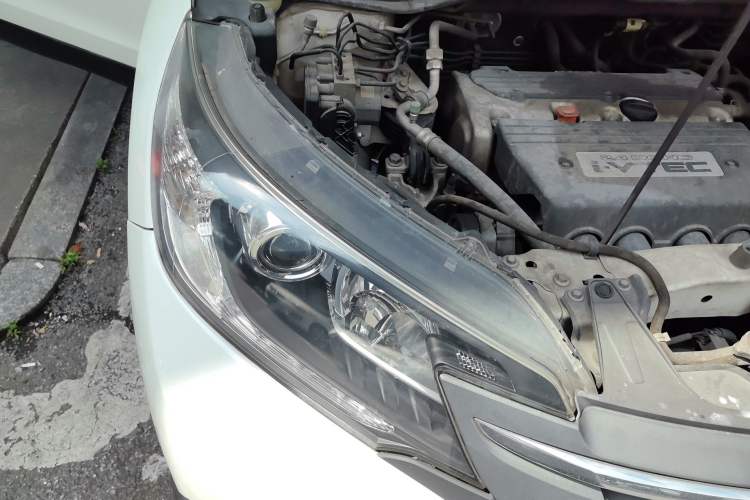 Used Honda CR-V 2013 2.4L two-wheel drive luxury version Engine Bay Right