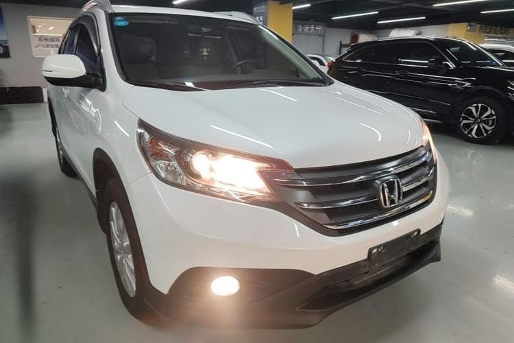 Used Honda CR-V 2013 2.0L 2WD Classic Edition Front Right 45 Deg
