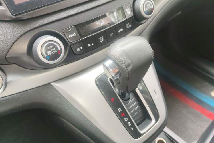 Used Honda CR-V 2013 2.4L four-wheel drive luxury version Gear Lever