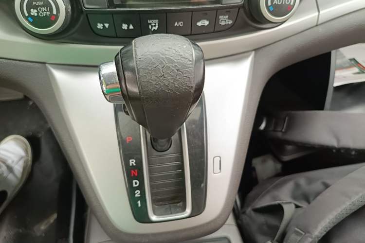 Used Honda CR-V 2013 2.4L two-wheel drive luxury version Gear Lever