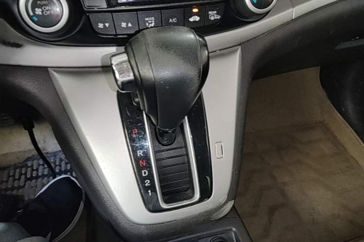 Used Honda CR-V 2013 2.4L four-wheel drive luxury version Gear Lever