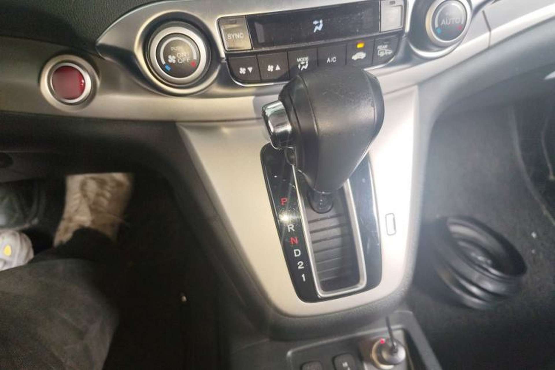 Used Honda CR-V 2013 2.4L four-wheel drive luxury version Gear Lever