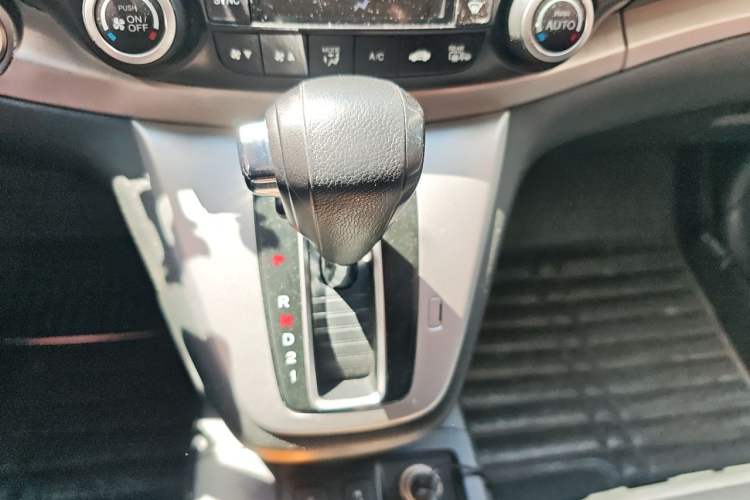 Used Honda CR-V 2013 2.4L four-wheel drive luxury version Gear Lever