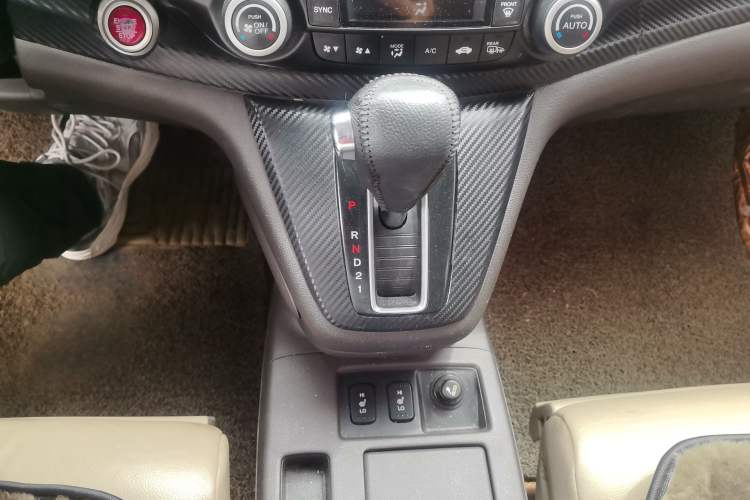 Used Honda CR-V 2013 2.4L four-wheel drive luxury version Gear Lever