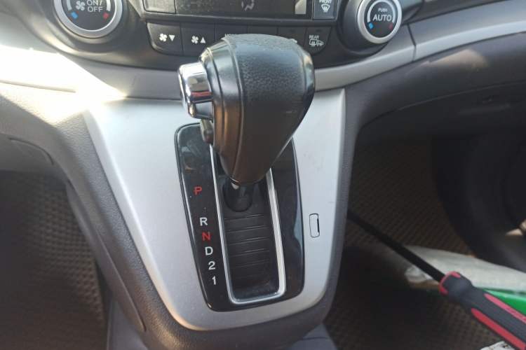 Used Honda CR-V 2013 2.4L four-wheel drive luxury version Gear Lever