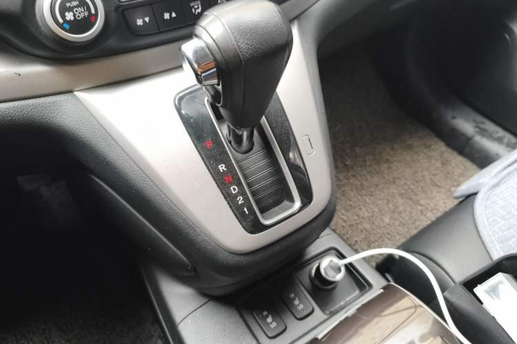 Used Honda CR-V 2013 2.4L four-wheel drive luxury version Gear Lever