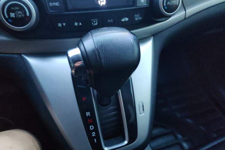 Used Honda CR-V 2013 2.4L four-wheel drive luxury version Gear Lever