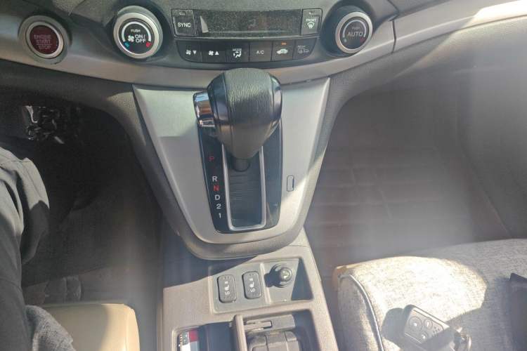Used Honda CR-V 2013 2.4L four-wheel drive luxury version Gear Lever