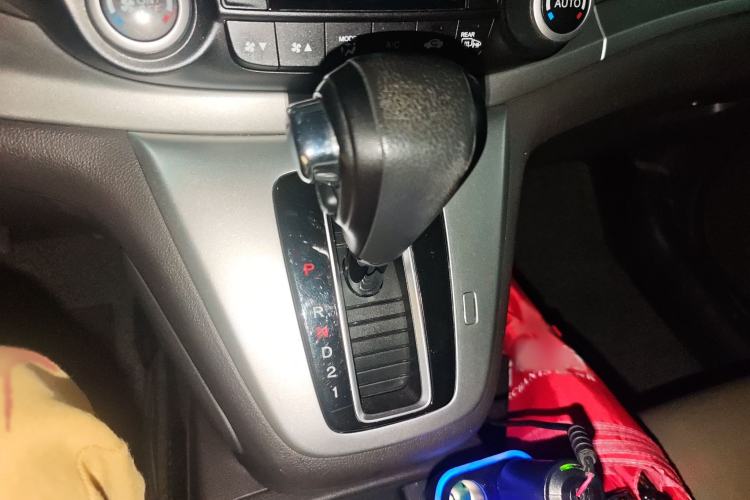 Used Honda CR-V 2013 2.4L four-wheel drive luxury version Gear Lever