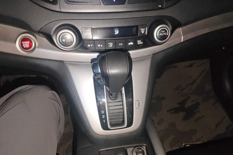 Used Honda CR-V 2013 2.4L four-wheel drive luxury version Gear Lever
