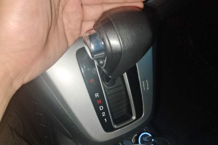 Used Honda CR-V 2013 2.4L four-wheel drive luxury version Gear Lever
