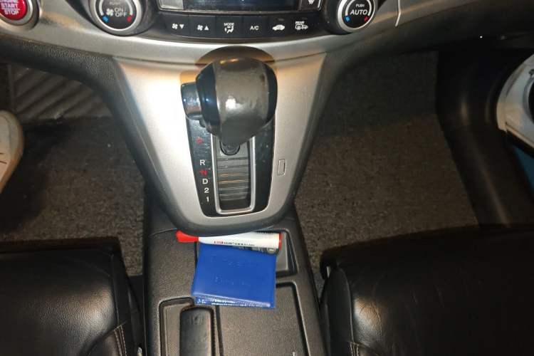 Used Honda CR-V 2013 2.4L four-wheel drive luxury version Gear Lever