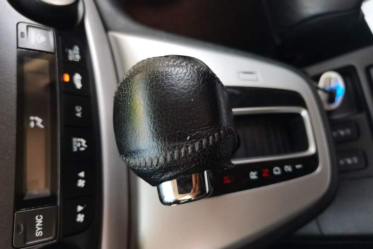 Used Honda CR-V 2013 2.4L four-wheel drive luxury version Gear Lever