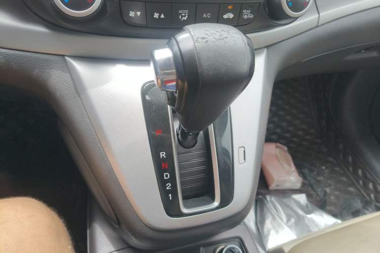 Used Honda CR-V 2013 2.4L four-wheel drive luxury version Gear Lever