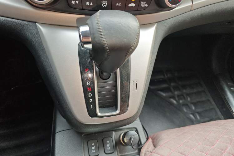 Used Honda CR-V 2013 2.4L four-wheel drive luxury version Gear Lever