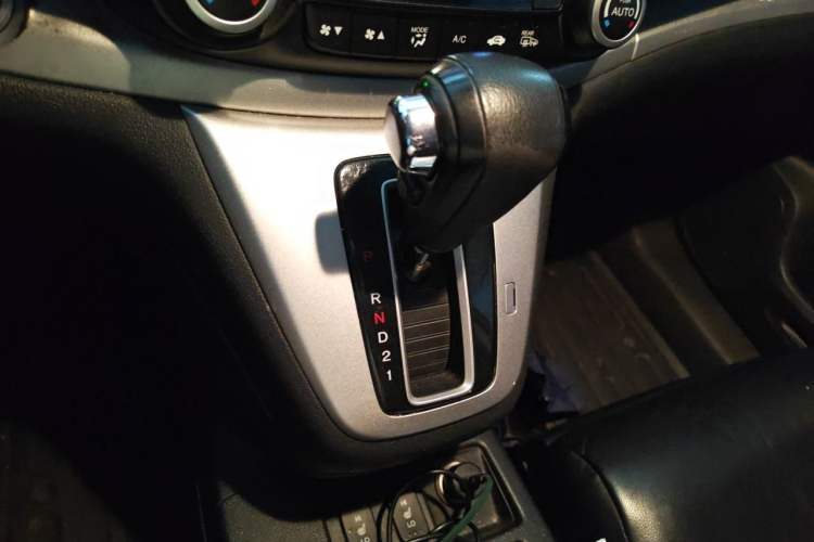 Used Honda CR-V 2013 2.4L four-wheel drive luxury version Gear Lever