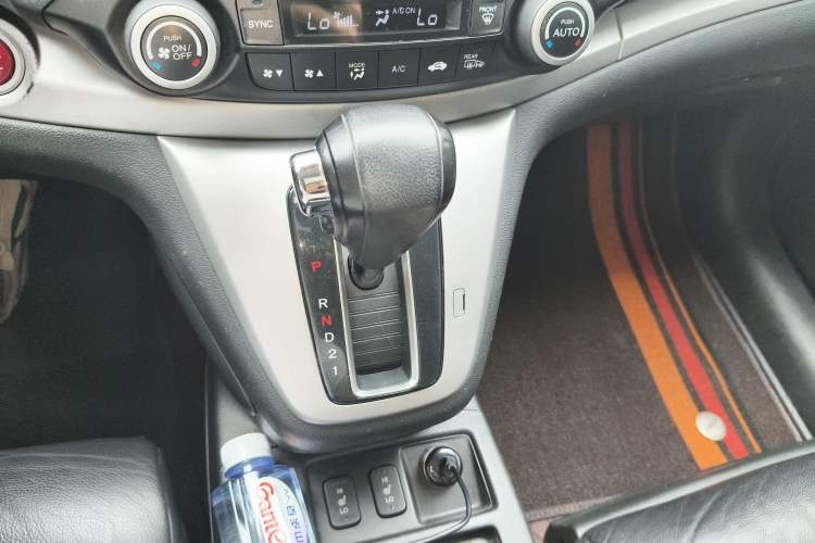 Used Honda CR-V 2013 2.4L four-wheel drive luxury version Gear Lever