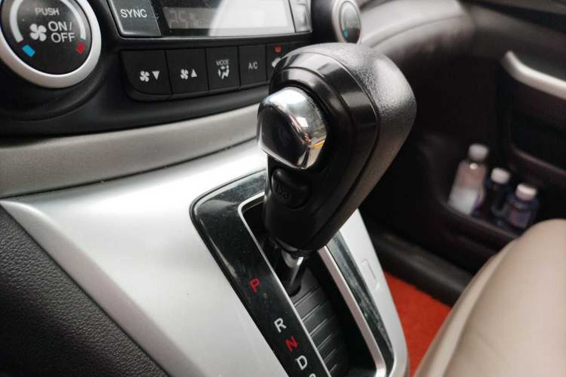 Used Honda CR-V 2013 2.4L two-wheel drive luxury version Gear Lever