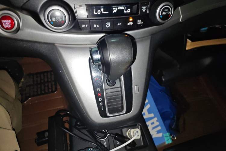Used Honda CR-V 2013 2.4L four-wheel drive luxury version Gear Lever