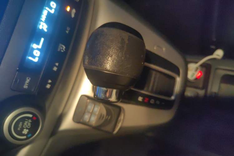 Used Honda CR-V 2013 2.4L two-wheel drive luxury version Gear Lever