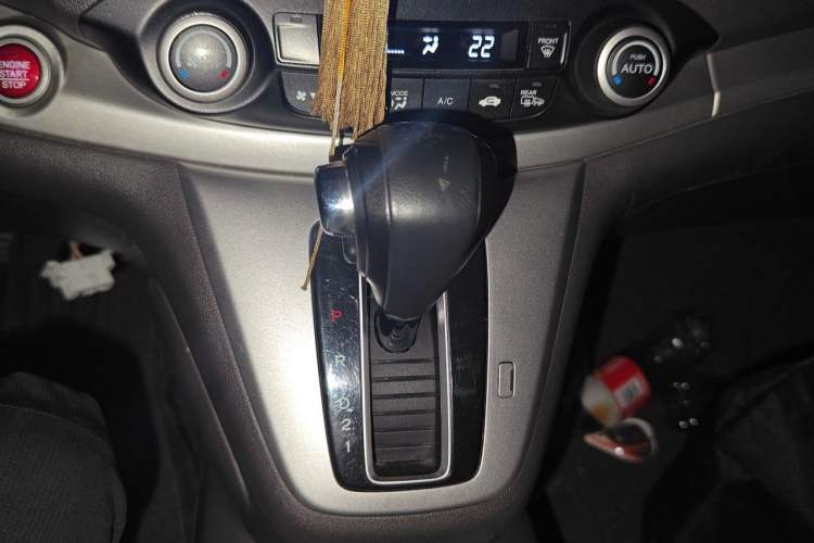 Used Honda CR-V 2013 2.4L four-wheel drive luxury version Gear Lever