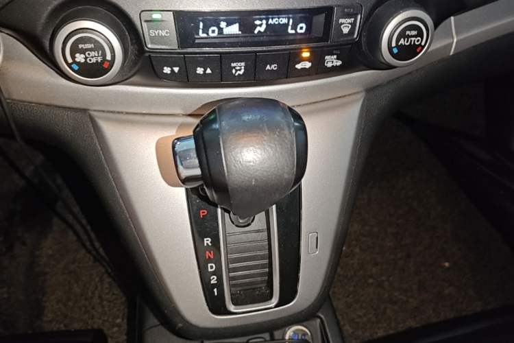 Used Honda CR-V 2013 2.4L four-wheel drive luxury version Gear Lever