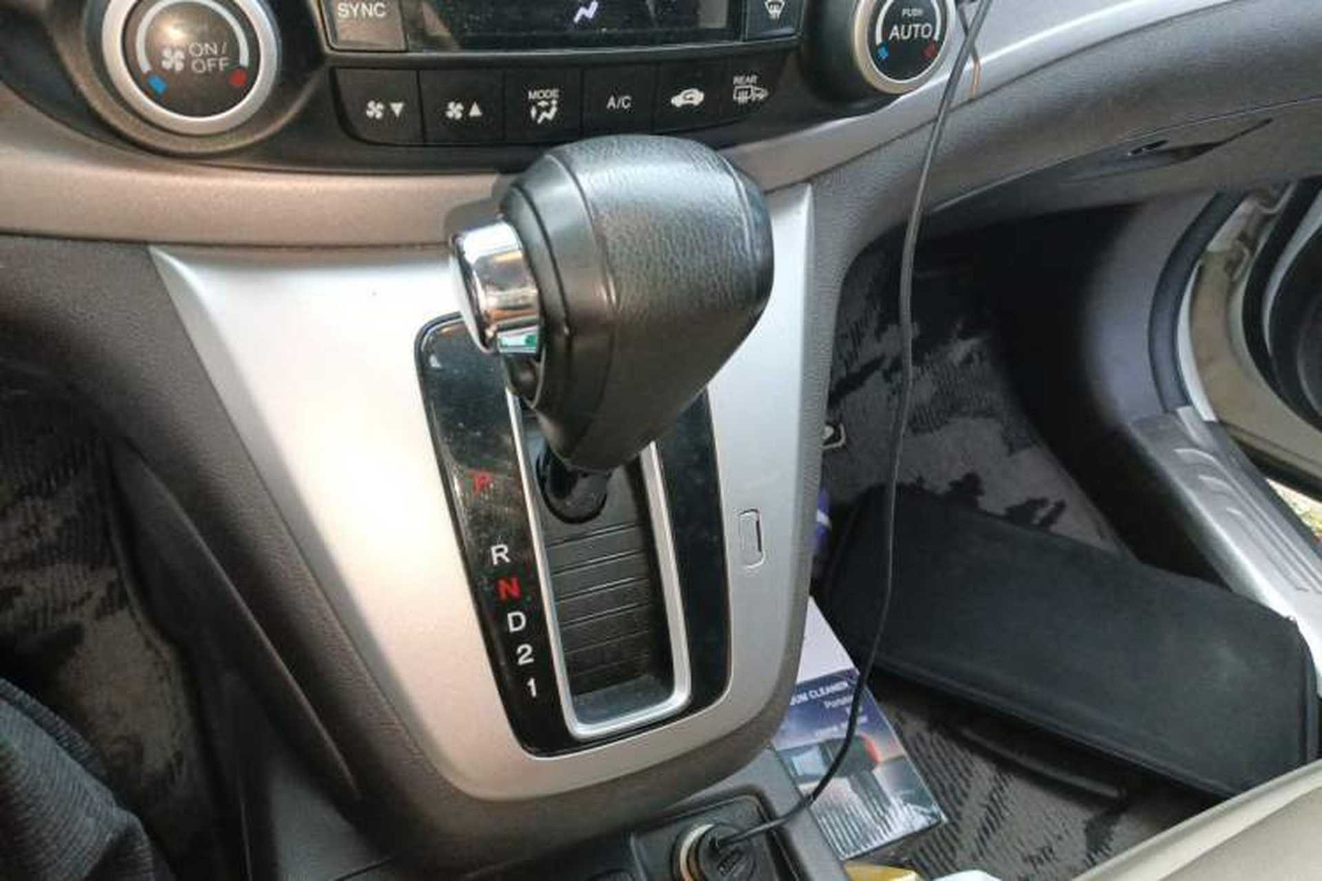 Used Honda CR-V 2013 2.4L two-wheel drive luxury version Gear Lever