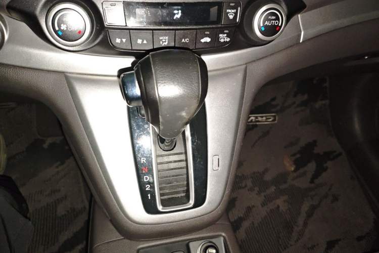 Used Honda CR-V 2013 2.4L four-wheel drive luxury version Gear Lever