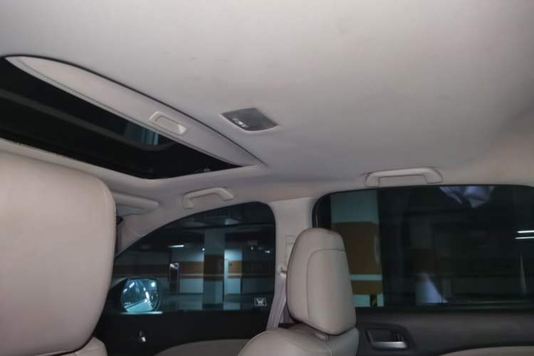 Used Honda CR-V 2013 2.4L two-wheel drive luxury version Headliner