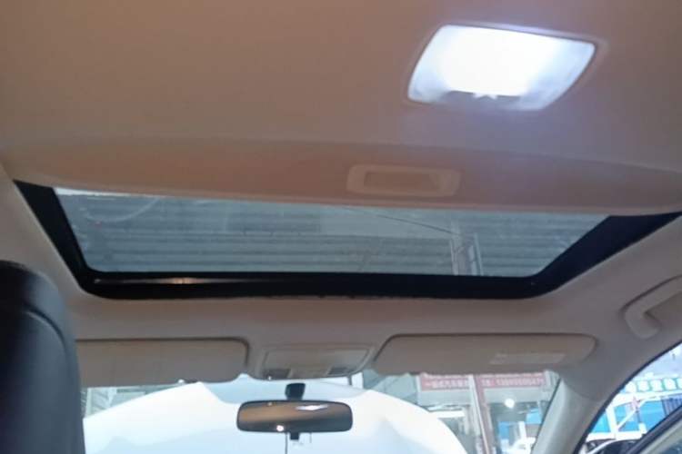Used Honda CR-V 2013 2.4L two-wheel drive luxury version Headliner